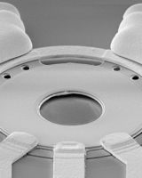 Miniaturiserter Hochfrequenzschalter mit 160 µm Durchmesser zur Impedanzanpassung in Mobiltelefonen