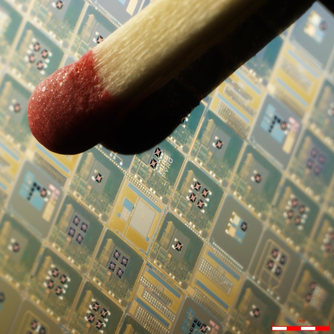 Miniaturised infrared detectors on a chip